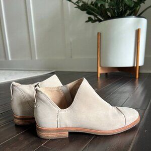 Timberland Women's Leather Ankle Low Heel Fall Boot in Sand Tan Cream (size 7.5)